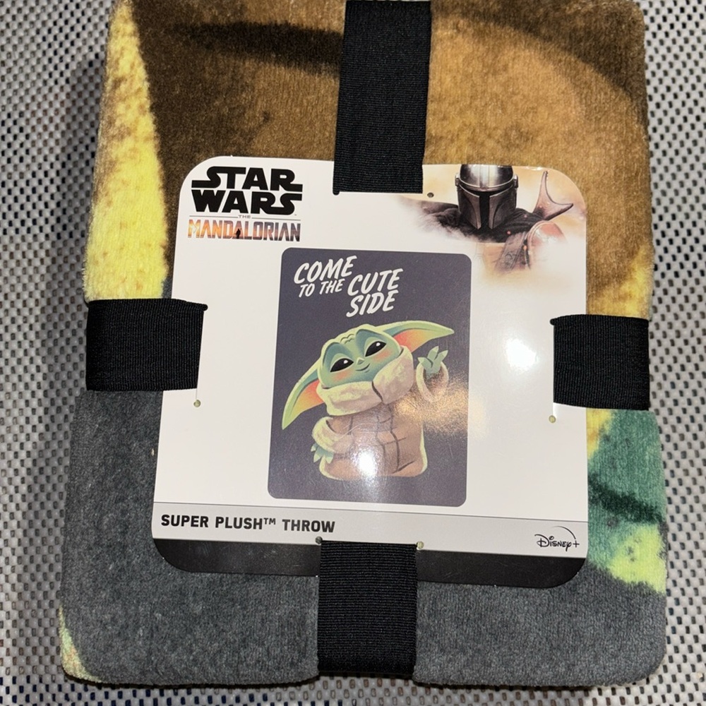 Star Wars Mandalorian Baby Yoda Plush Throw 46” x 60”